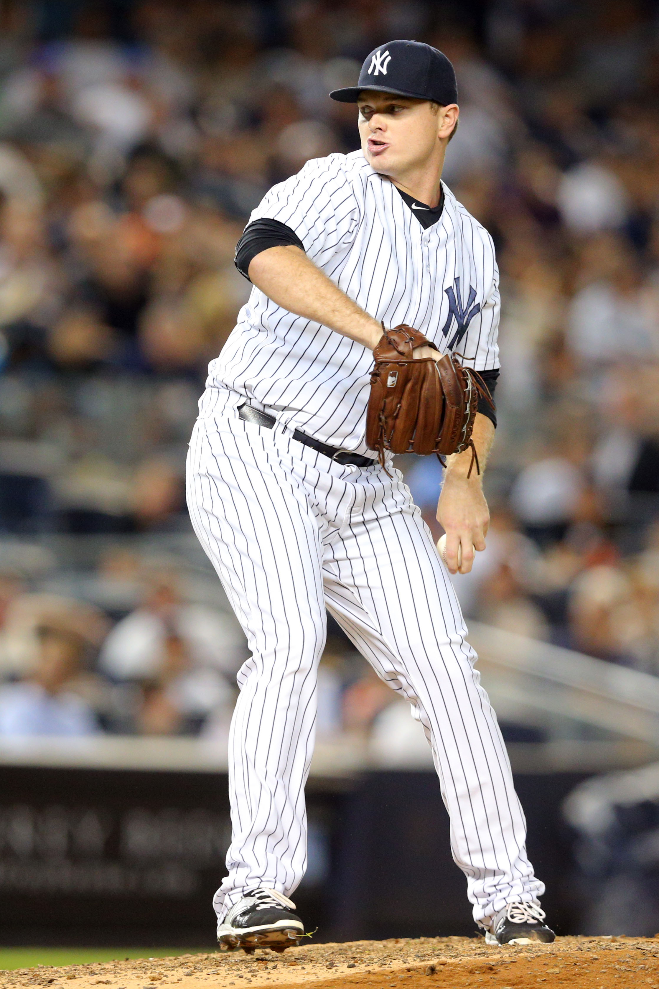 Yankees trade reliever Phil Coke to Pirates