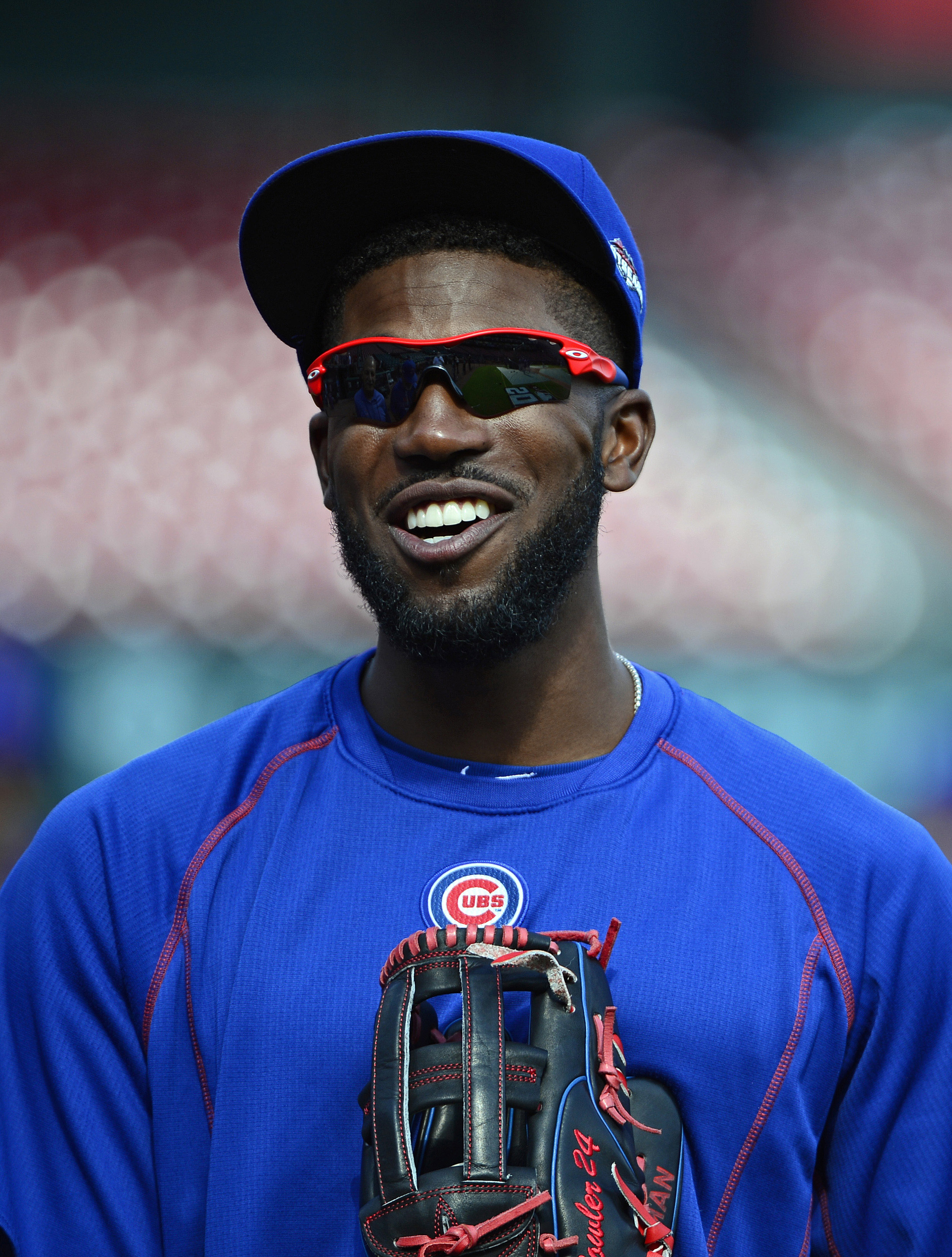 Former Cubs outfielder Dexter Fowler throws first pitch from center field  in return